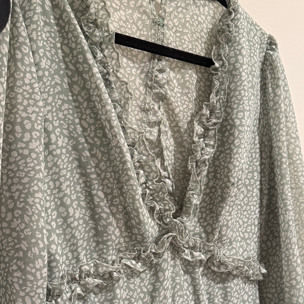 Amazon Ruffle-Tiered V-Neck Long Sleeve Mini Dress in Sage Green Floral - Picture 4 of 4